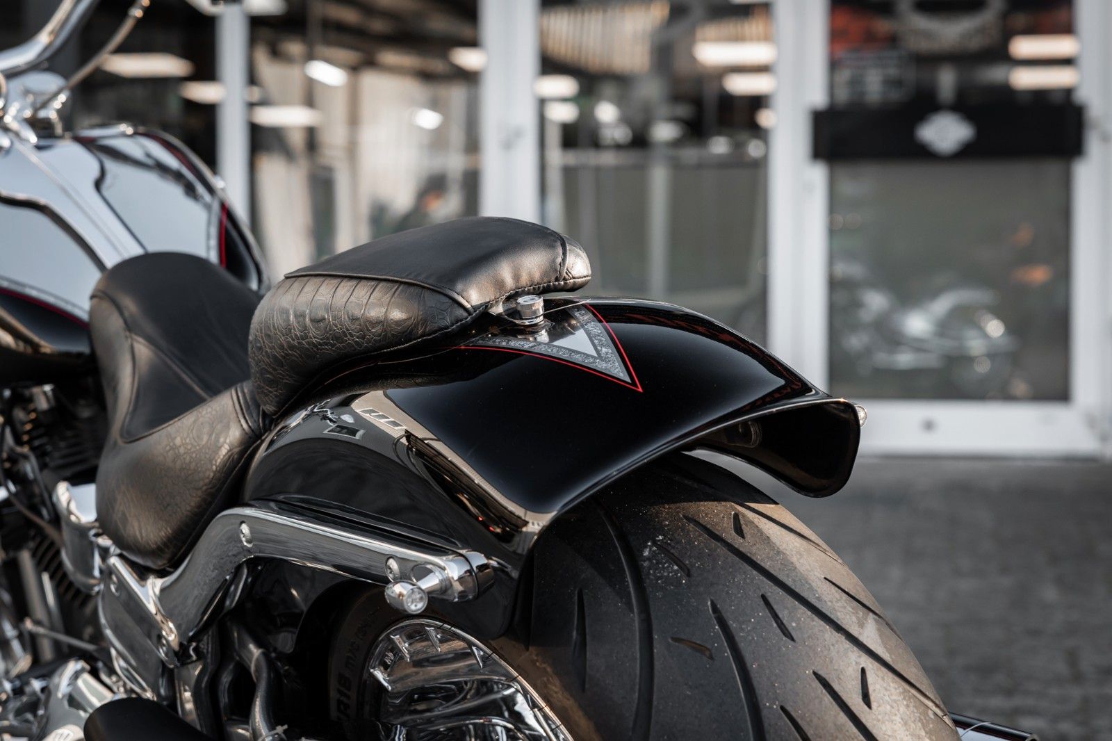 Fahrzeugabbildung Harley-Davidson CVO BREAKOUT FXSBSE -Jekill&Hyde