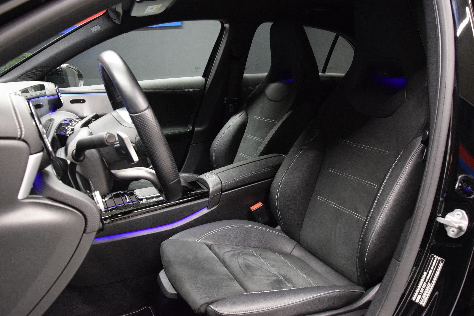 Fahrzeugabbildung Mercedes-Benz A 250 e Edition 2020 AMG Kamera LED MBUX Night