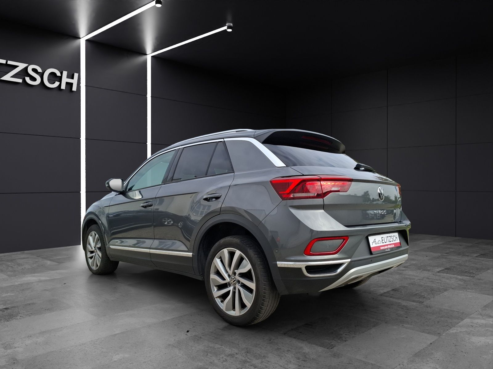 Fahrzeugabbildung Volkswagen T-Roc TSI Style LED AHK Navi AID ACC RFK SH 18"