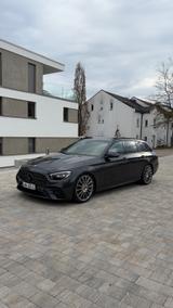 Mercedes-Benz E 220 d 4MATIC T Autom. AMG LINE 