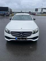 Mercedes-Benz E 220 d Autom. - - Mercedes-Benz E 220 mit Diesel-Antrieb: Weiß, Limousine