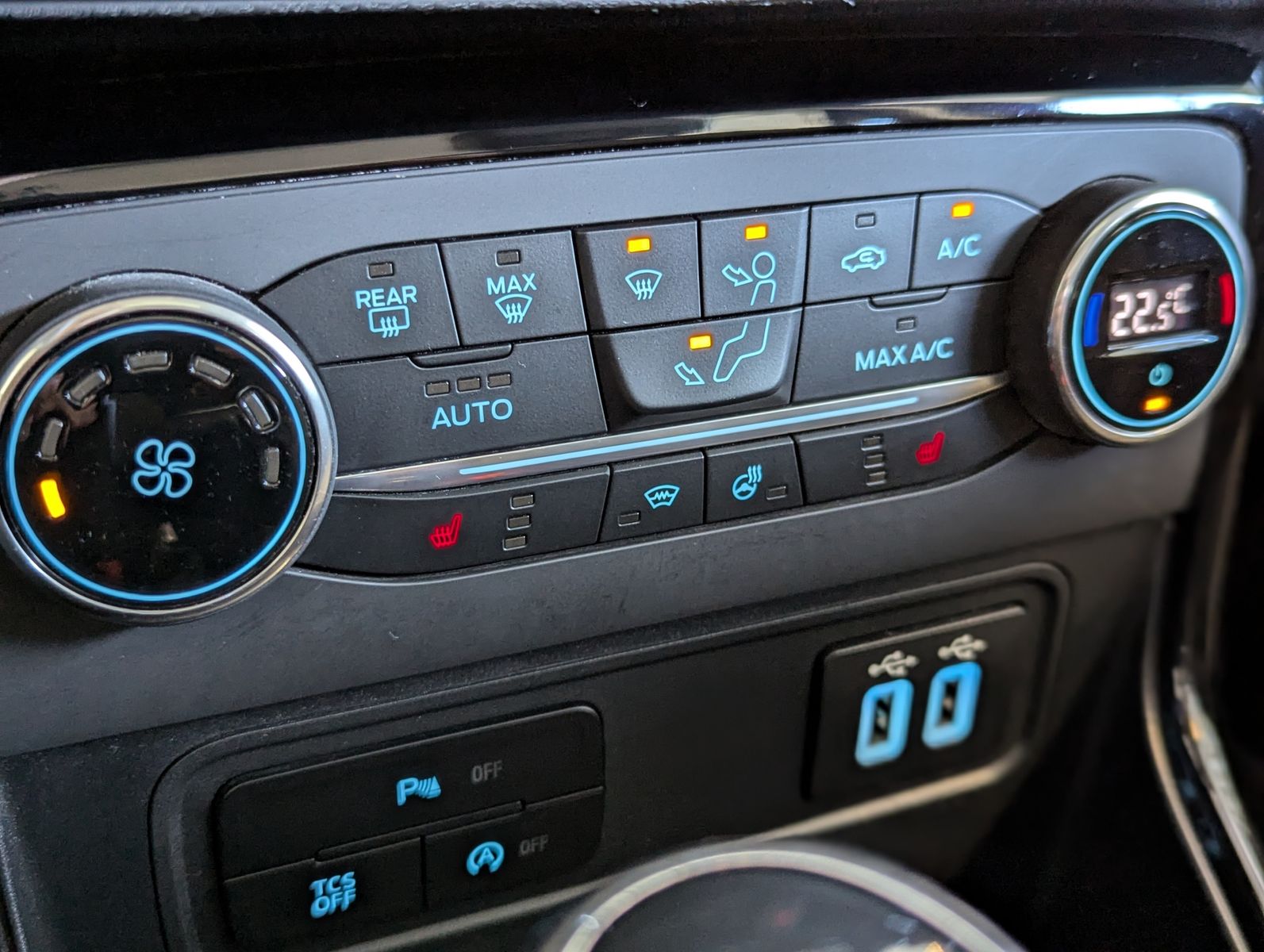 FORD EcoSport Titanium Navi-AppLink Komfort-Paket AHK - Image 22