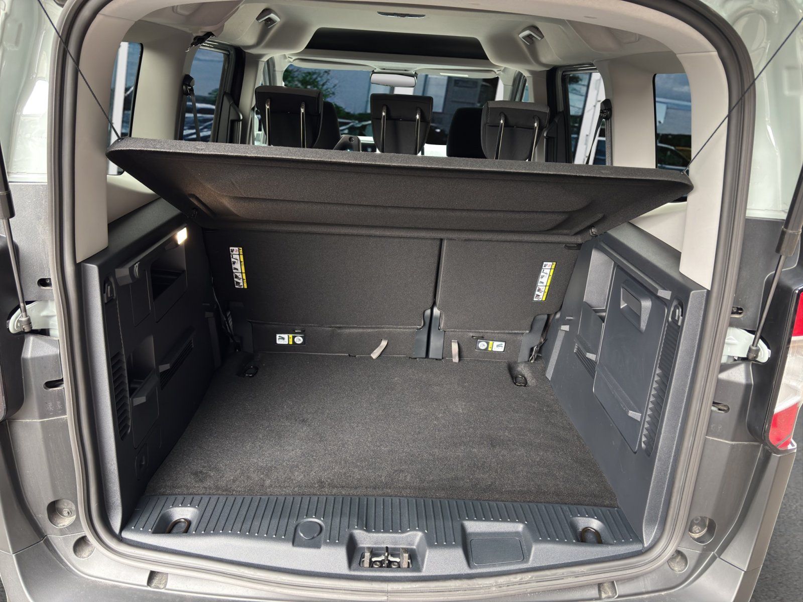 Fahrzeugabbildung Ford Tourneo Courier eMotor BEV Titanium