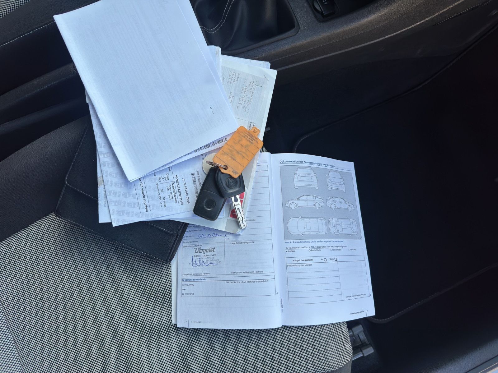 Fahrzeugabbildung Volkswagen up! cheer up! KLIMA 4-TÜRIG AUS 1.HAND