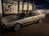 BMW E28 520i - BMW 520: E28