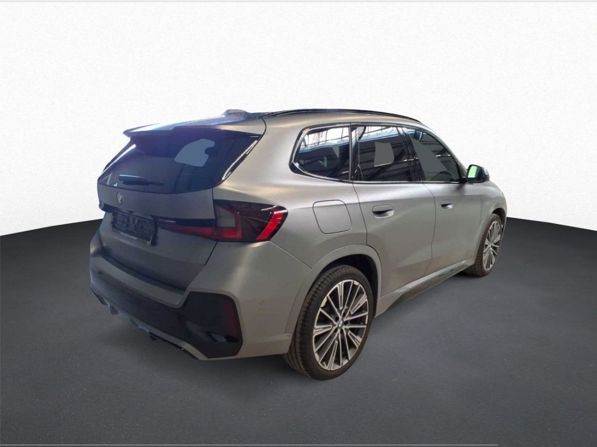 BMW X1 23i xDr. AT7 M SPORT LED HUD H&K PANO 20 LM foto 4