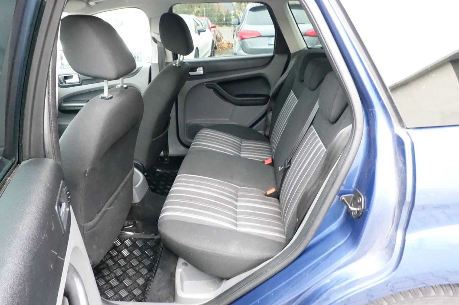 Ford Focus 2009 — photo 11