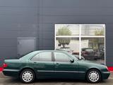 Mercedes-Benz E 200 KOMPRESSOR/Automatik/1 HAND/NEUTÜV/90000KM - gebrauchte Mercedes-Benz E 200 aus dem Jahr 2001