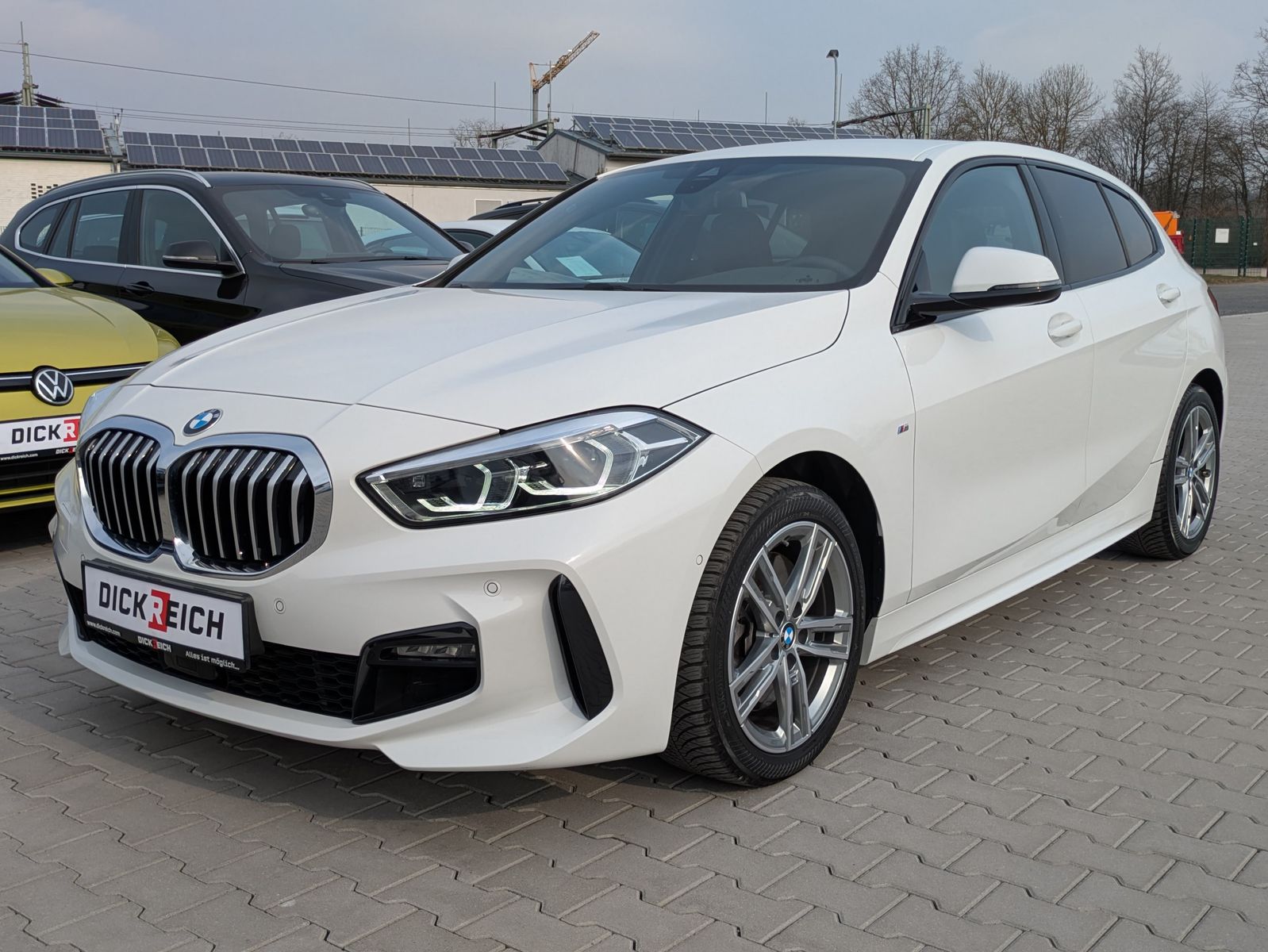 Fahrzeugabbildung BMW 120 i M Sport SHADOW*ACC*KAMERA*H&K*AHK*LED*DAB