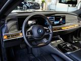 BMW i7 xDrive60 Fond-TV Sky-Lounge Autob. Massage - BMW i7 mit Schiebedach