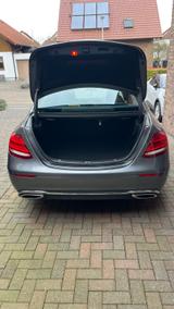 Mercedes-Benz E 220d Standheizung+Kamera+8-Fach+Navi-LED - Mercedes-Benz E 220 mit Diesel-Antrieb: Grau, Limousine