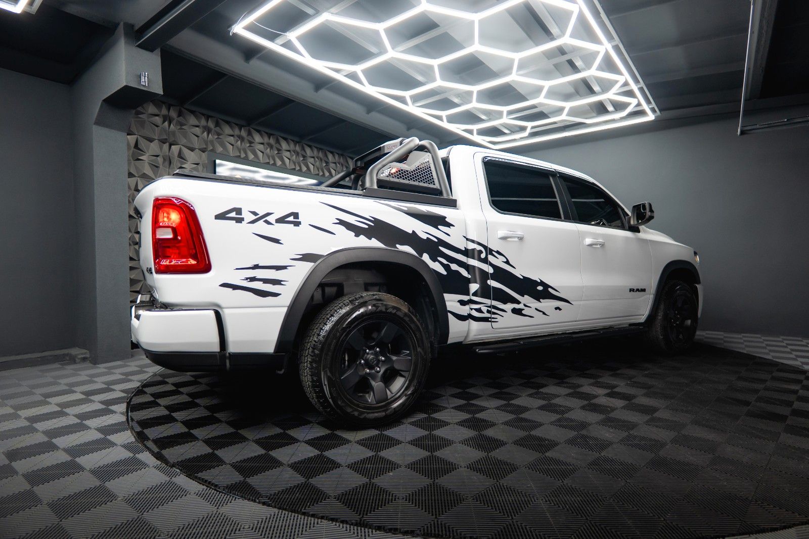 Fahrzeugabbildung Dodge RAM 3.6 V6 MY 25 Offroad Night-Paket ACC LED 19%
