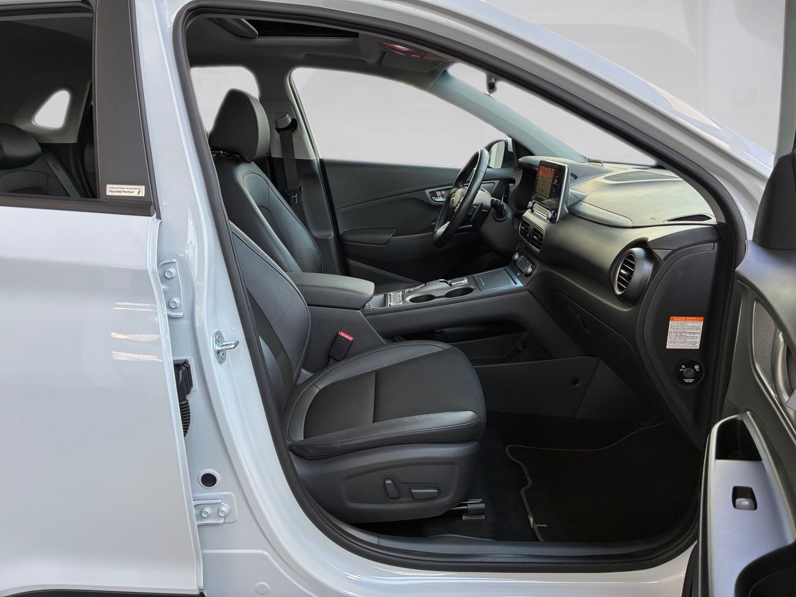 Fahrzeugabbildung Hyundai Kona Elektro Premium HUD,KlimaA,LED,Navi,SD,SHZ