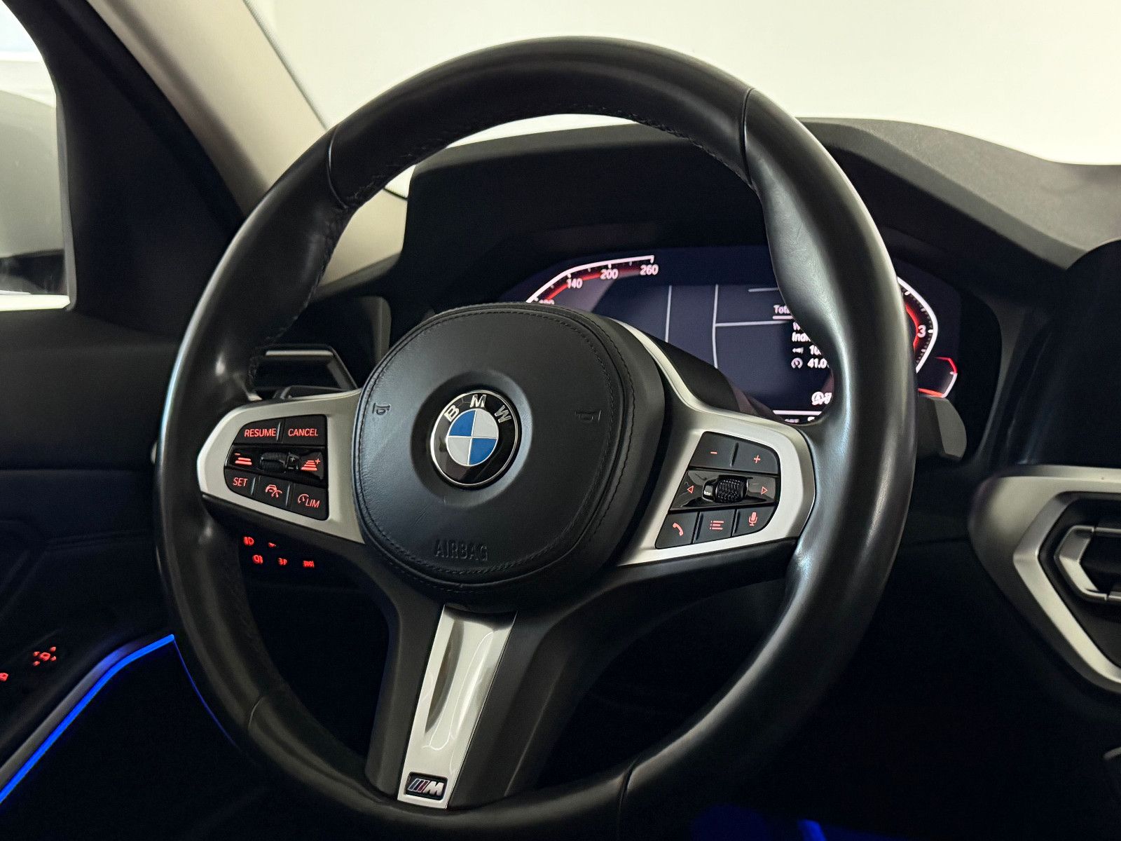 Fahrzeugabbildung BMW 320 i SPORT LINE/LED/DAB/KAMERA/VRTL COCKPIT/ACC