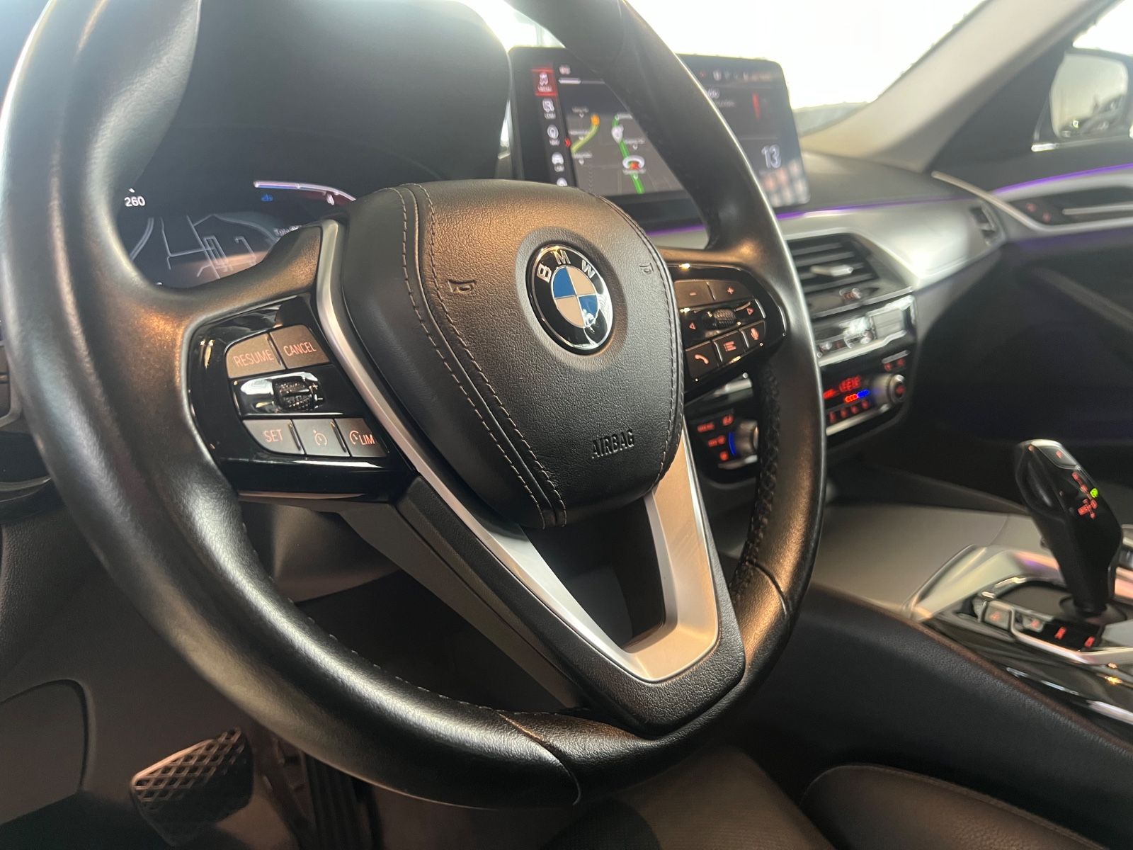 Fahrzeugabbildung BMW 520 d Lim. Mild Hybrid *SITZHEIZUNG & BELÜFTUNG*