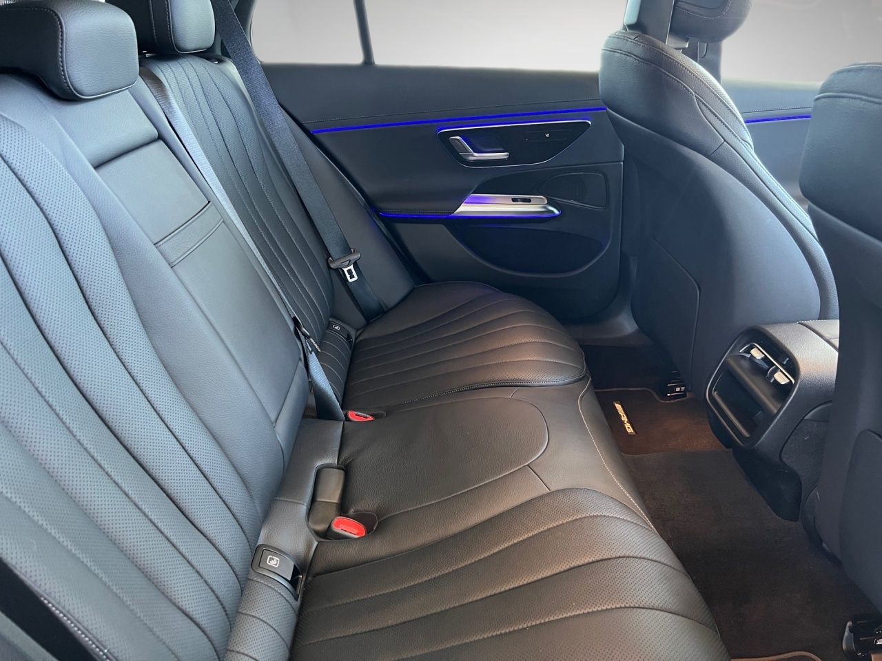 Mercedes-Benz E 300 T de 4M AMG Massage Sitzklima Superscreen foto 24