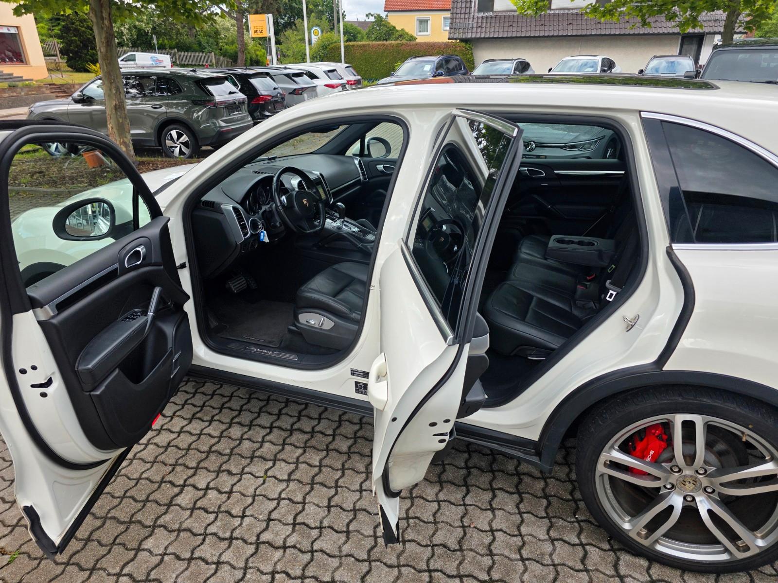 PORSCHE CAYENNE - S HYBRID - 333 CV- HAYON ÉLECTRIQUE -RÉGLAGE ÉLECTRIQUE DES SIÈGES AVEC FONCTION MÉMOIRE