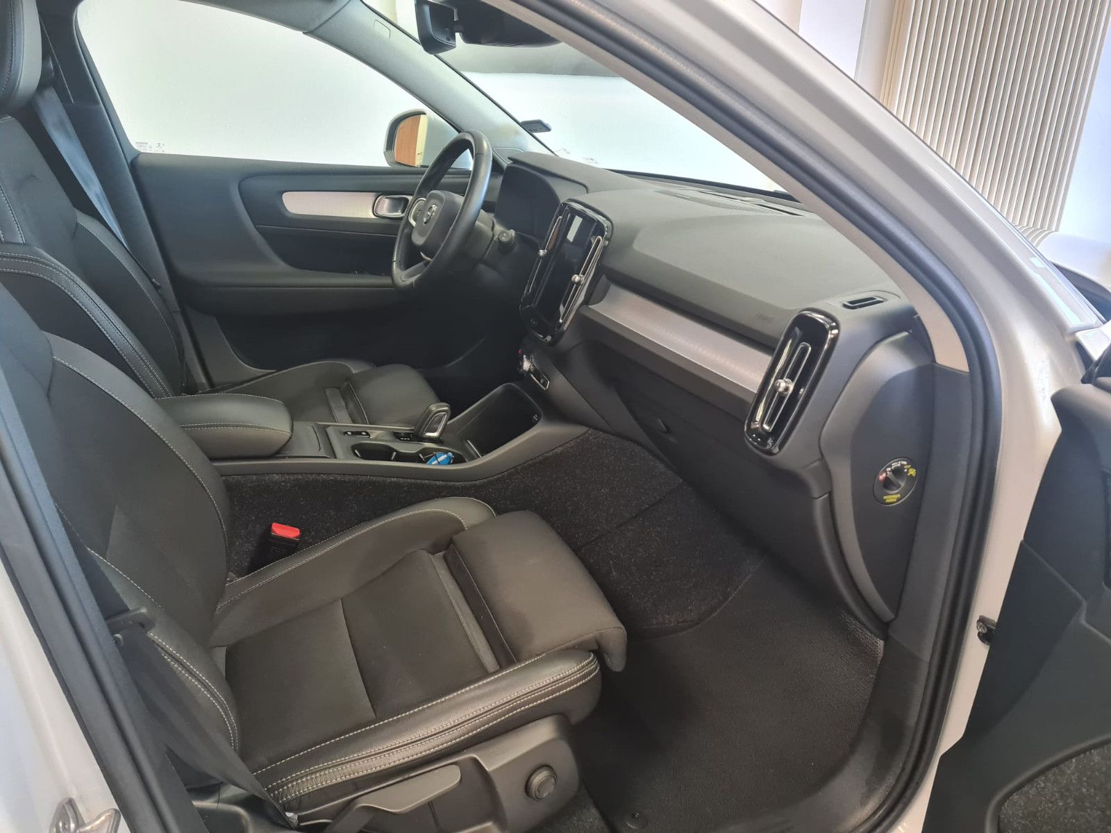 Fahrzeugabbildung Volvo XC40 Momentum AWD/LED/KLIMA/GARANTIE