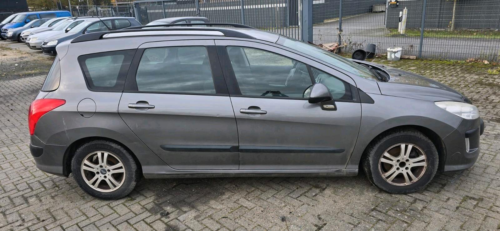 Peugeot 308 2008 — вигляд ззаду