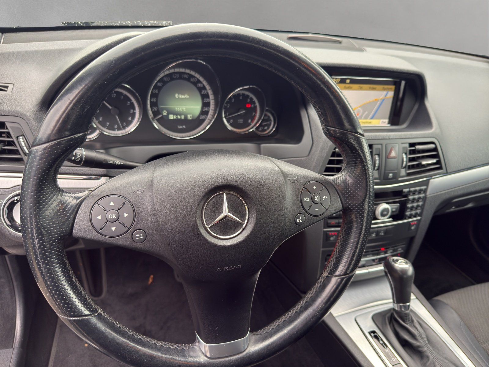 Fahrzeugabbildung Mercedes-Benz E 250 CGI Elegance BlueEfficie Coupe