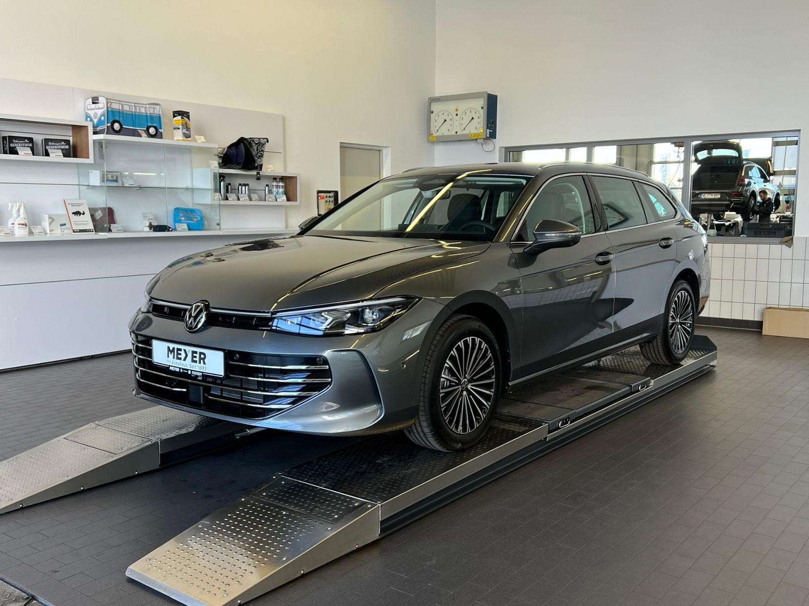 Fahrzeugabbildung Volkswagen Passat Variant Elegance 1.5 eTSI DSG *IQ.Light,