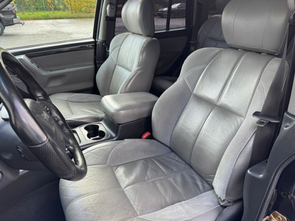 Fahrzeugabbildung Jeep Grand Cherokee 4.7 Overland Black Pearl Series