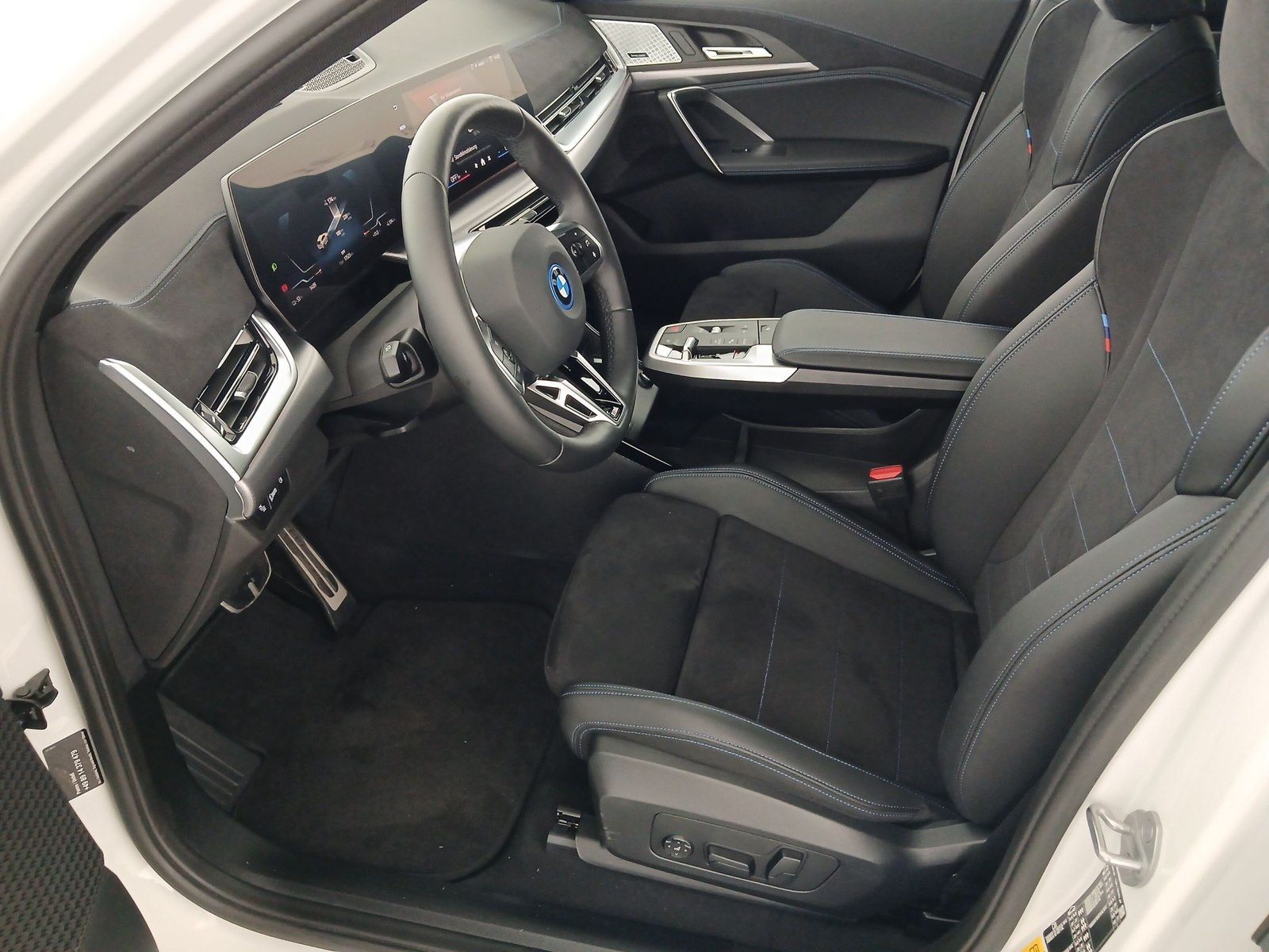BMW iX2 - Bild 8