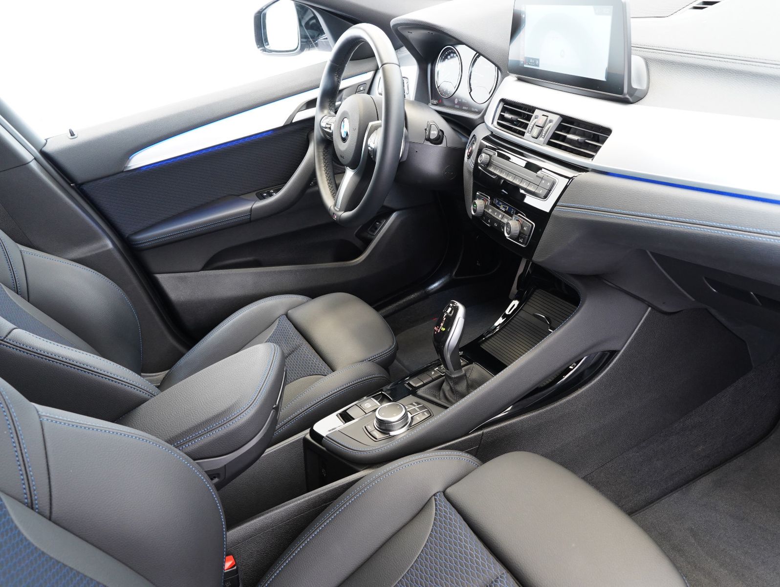 Fahrzeugabbildung BMW X2 sDrive 20 i M Sport LED/HEADUP/KEYLESS/KAMERA