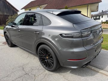 Porsche Cayenne - 2
