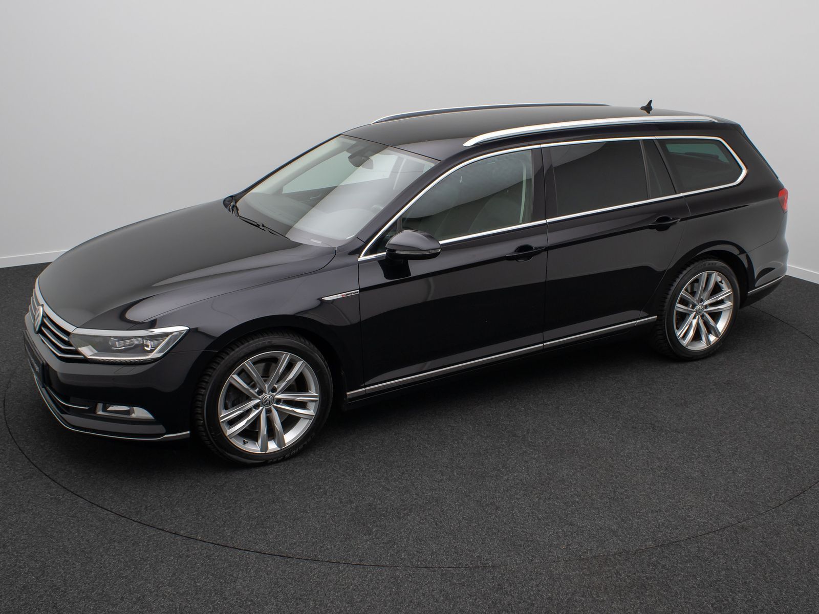 Fahrzeugabbildung Volkswagen Passat Variant 2.0 Highline PDC Massage AHK 18"