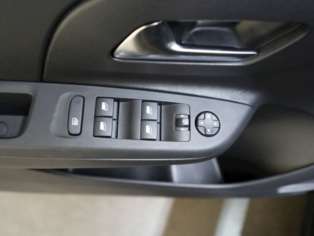 Corsa F FACELIFT+RÜCKFAHRKAMERA+SITZHEIZUNG+LENK