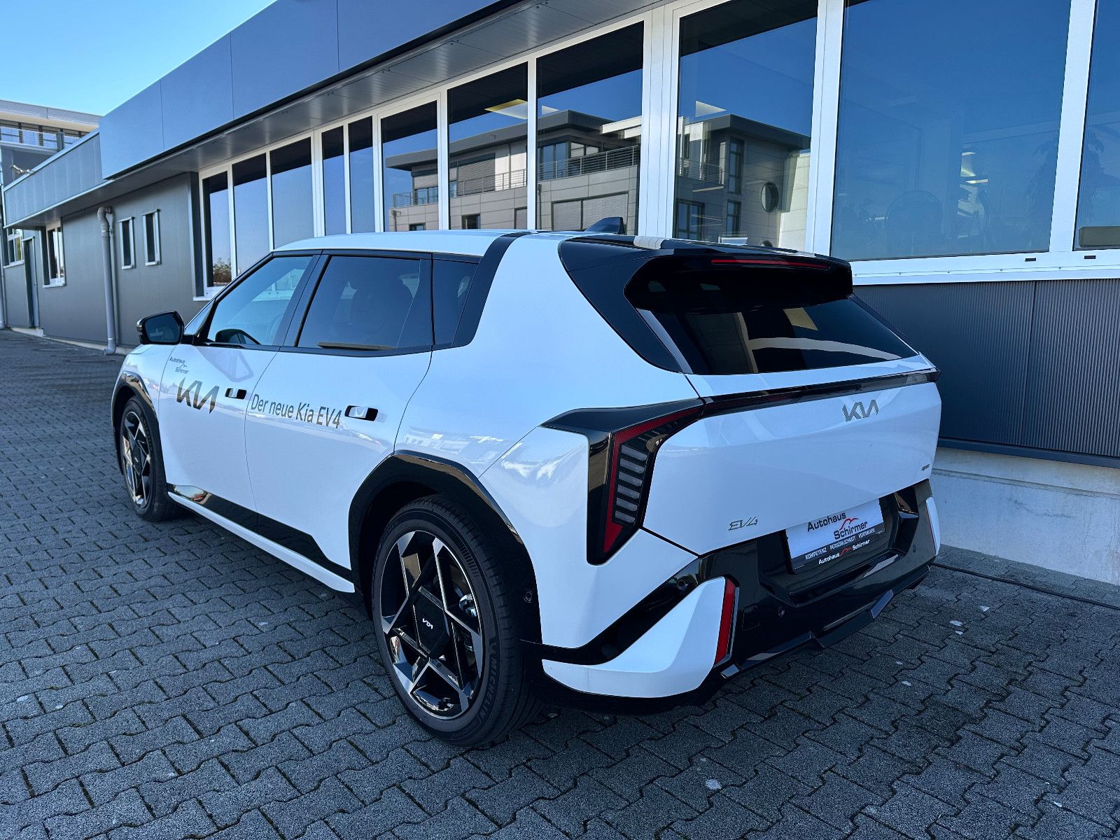 Fahrzeugabbildung Kia EV4 81 FWD GTL DWP COM CON GD