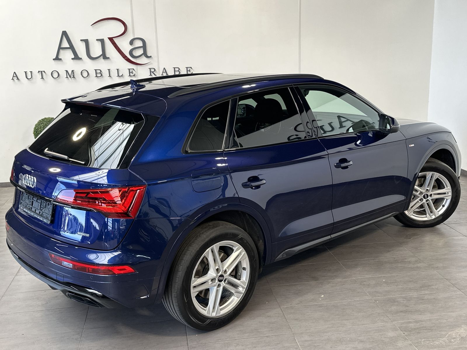 Fahrzeugabbildung Audi Q5 40 TDI Qu S-Line NAV+LED+VCOCKPIT+PANO+19ZOLL