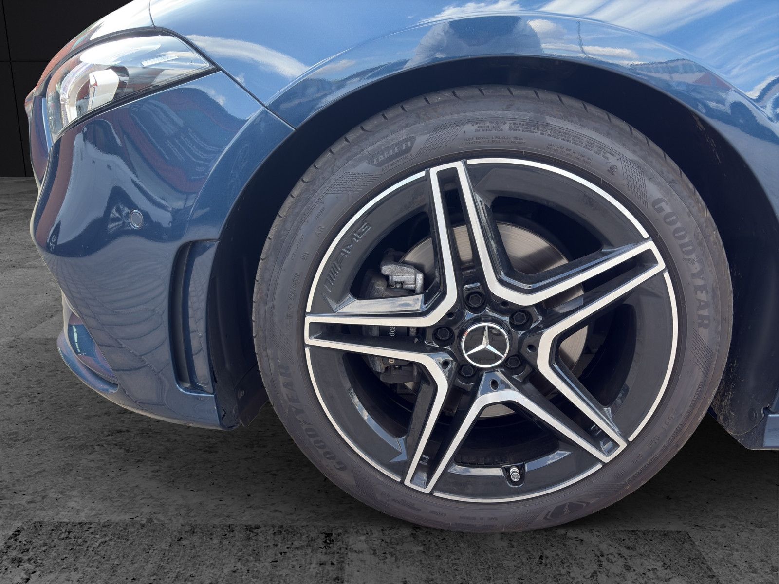 Fahrzeugabbildung Mercedes-Benz A 200 AMG Line LED*Navi*Keyless*Cam