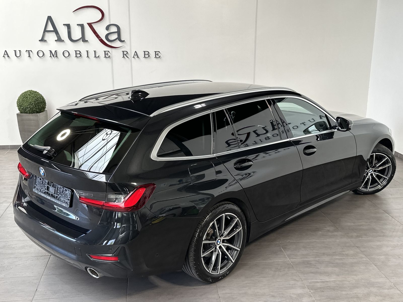 Fahrzeugabbildung BMW 320d Touring Sport-Line NAV+LASER+ACC+KAMERA+1HD
