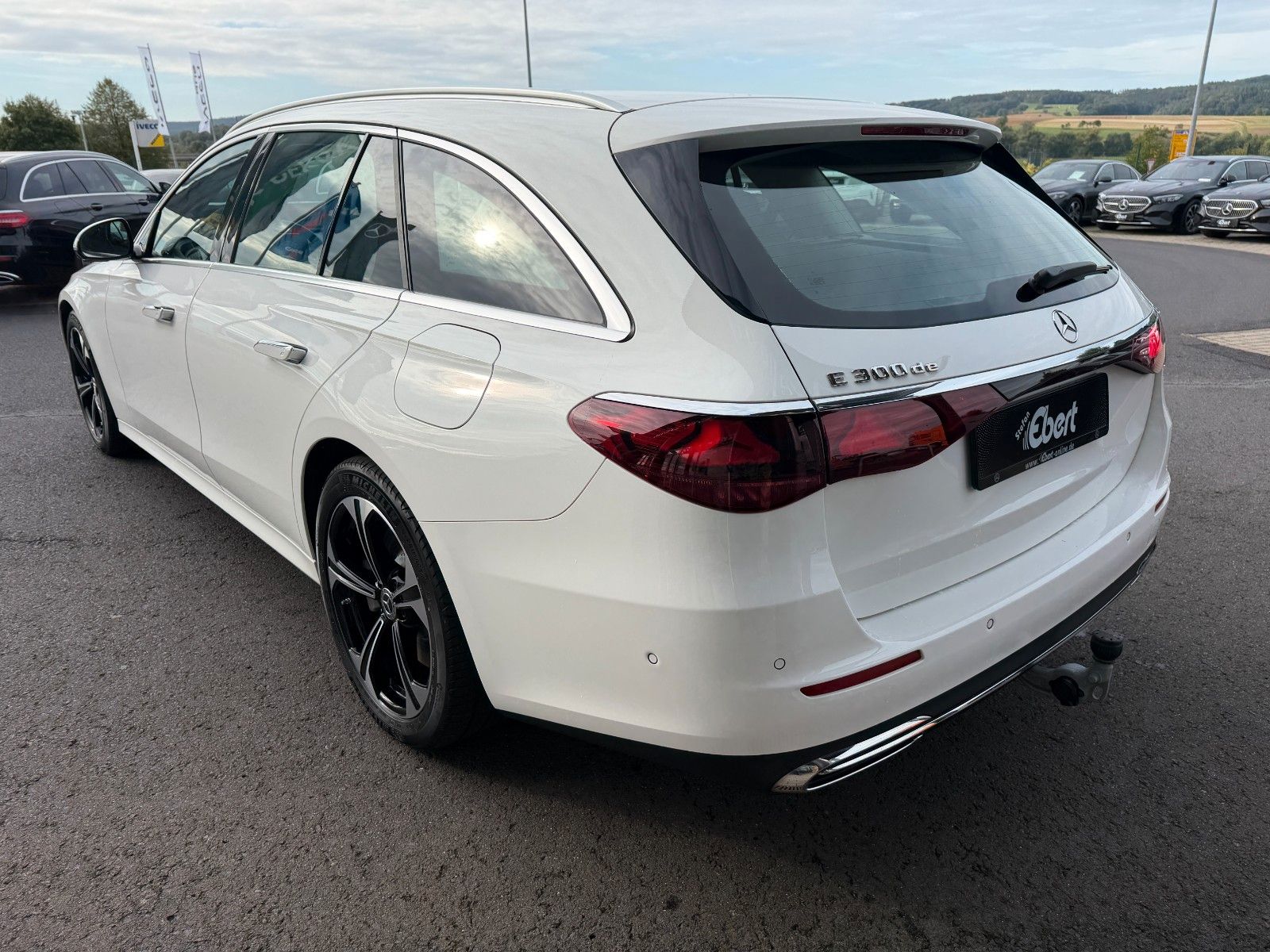 Fahrzeugabbildung Mercedes-Benz E 300de Avantgarde AHK+Distr+Memory+360+DigitalL