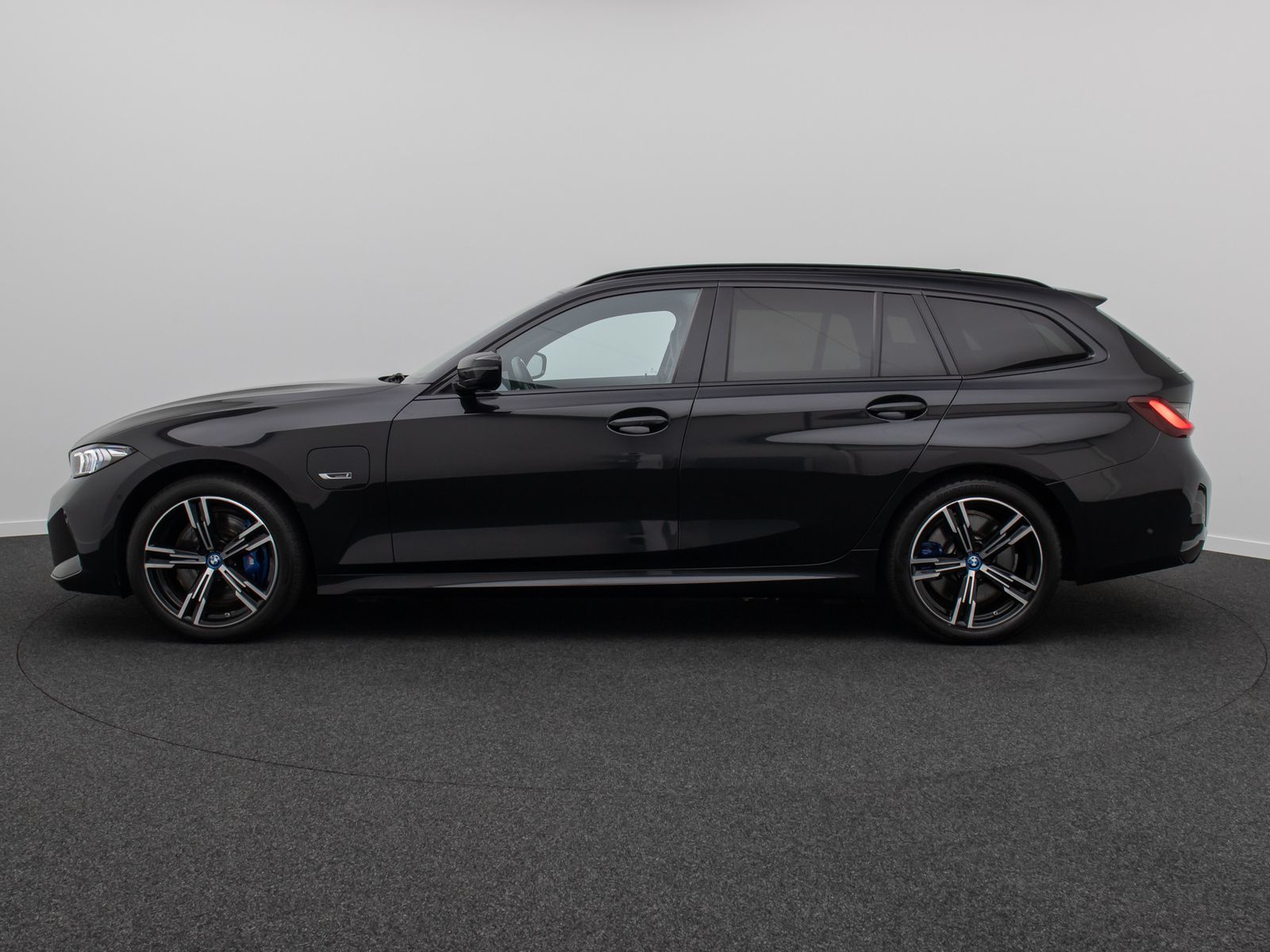 Fahrzeugabbildung BMW 330e M Sport HUD Kamera HiFi DAB Komfort Alarm