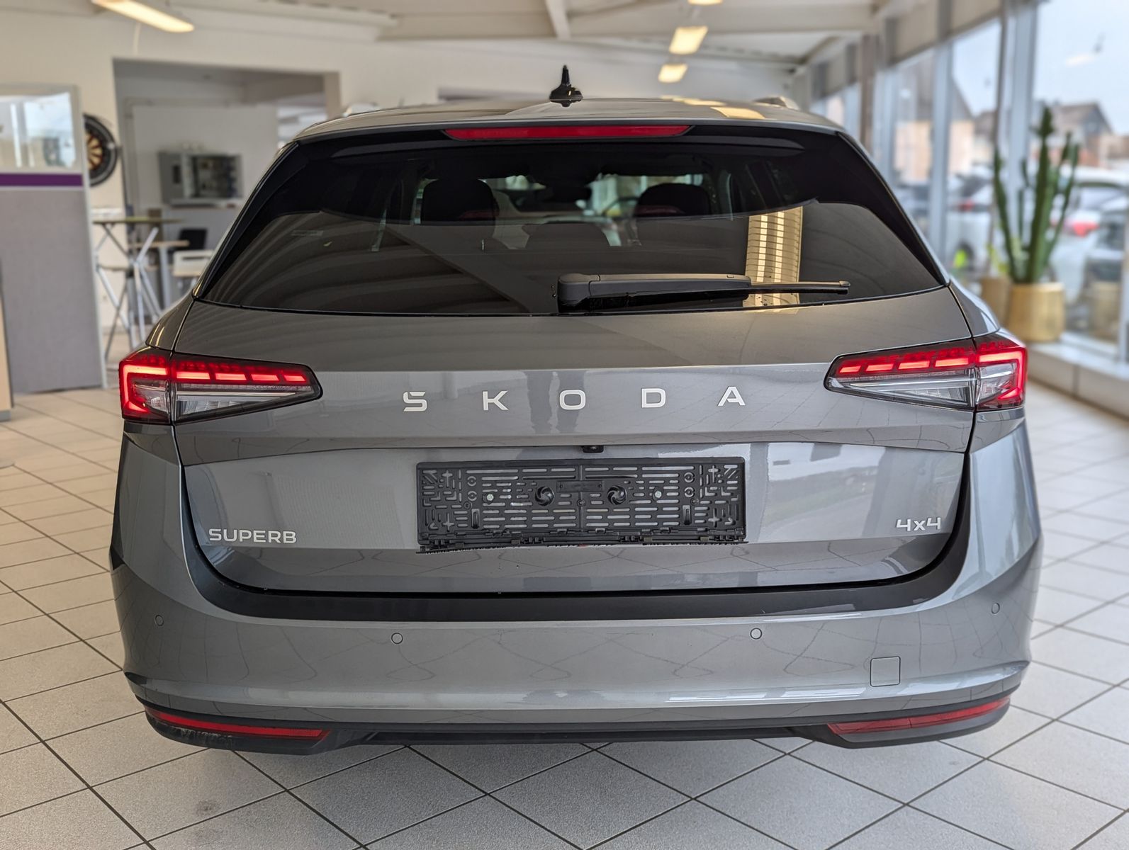Fahrzeugabbildung SKODA Superb 2.0TDI DSG 4x4 Pano Matrix ACC AHK 5J Gar