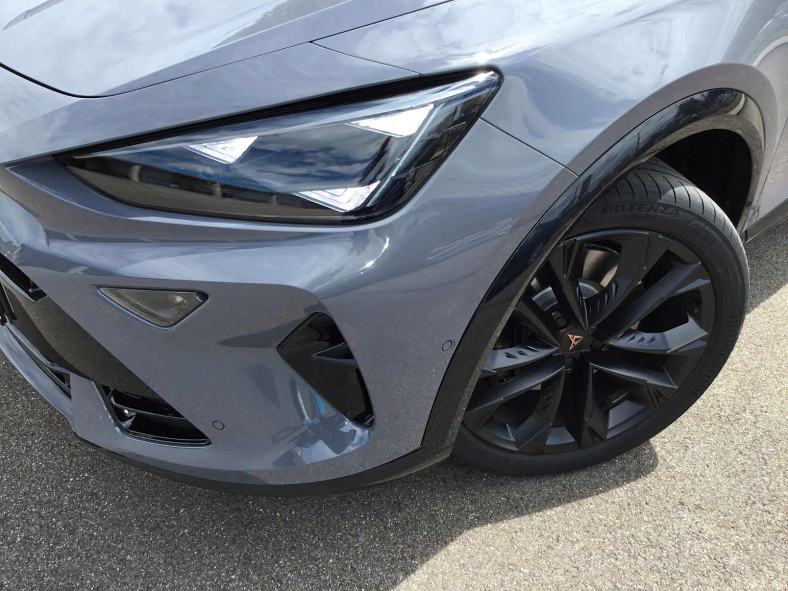 Fahrzeugabbildung CUPRA Formentor 2.0 TSI VZ Black Edition DSG+Pano+AHK