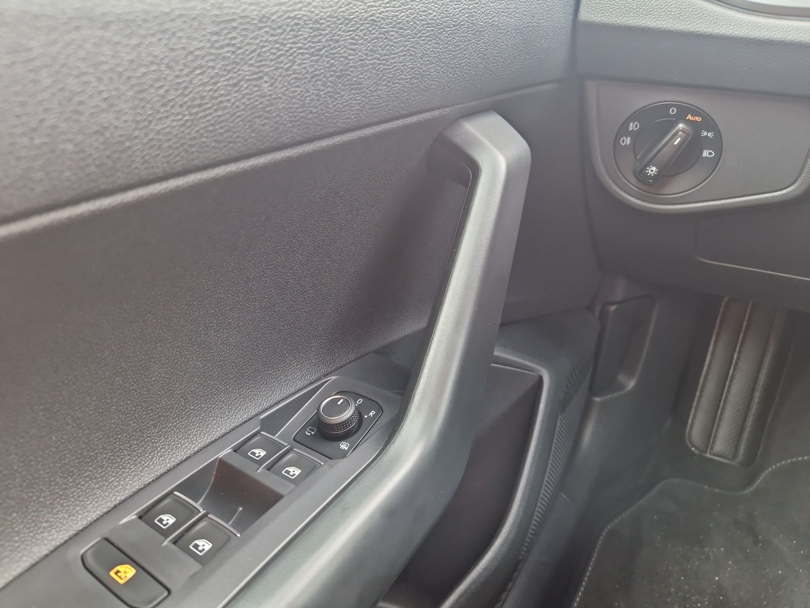 Fahrzeugabbildung Volkswagen Taigo R-line DSG Matrix Navi AID ACC RFK SH LM