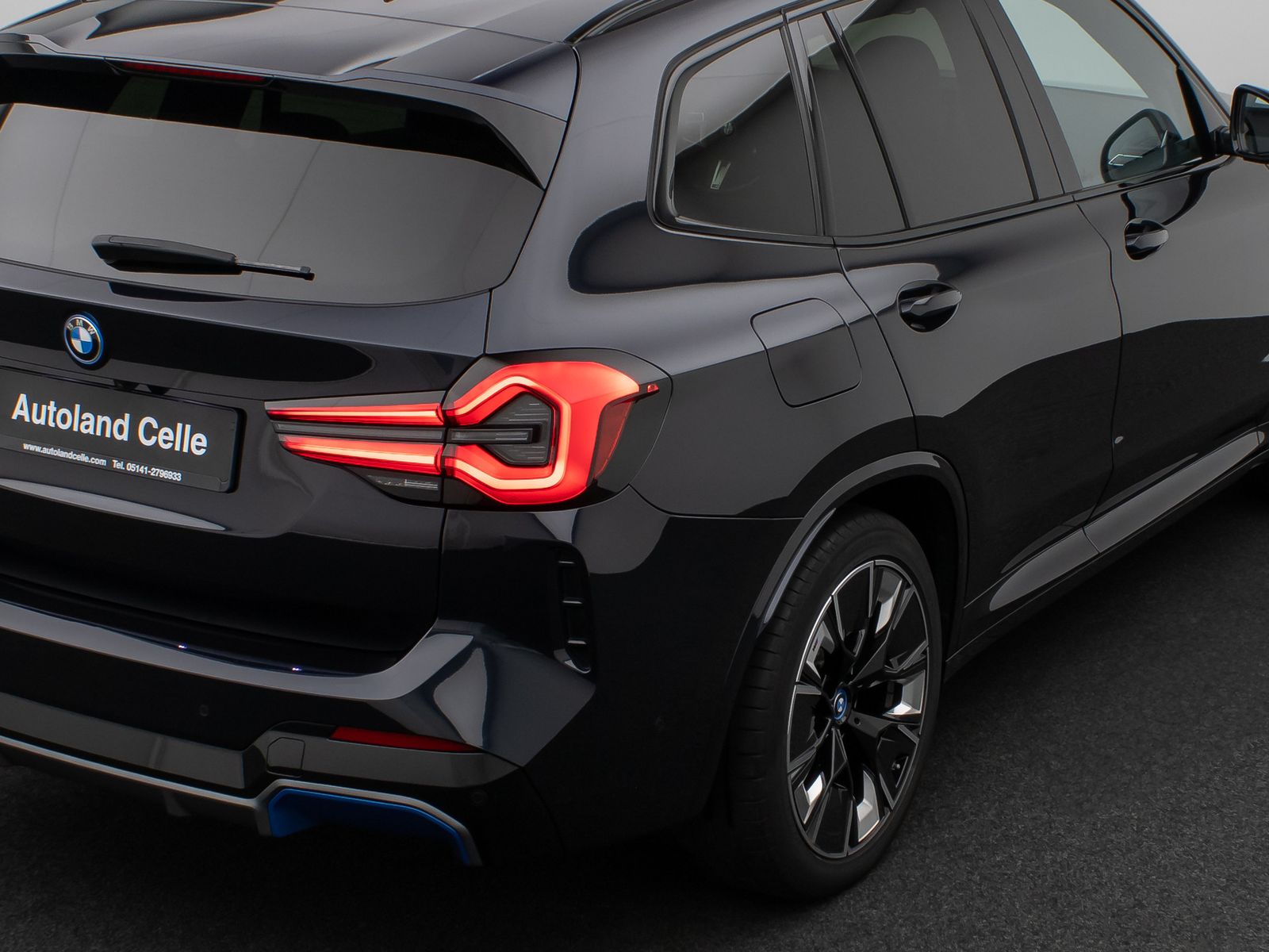 Fahrzeugabbildung BMW iX3 Impressive M Sport Panorama 360°HUD DAB H/K