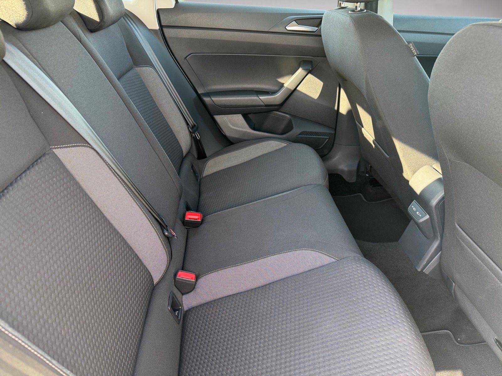 Fahrzeugabbildung Volkswagen Polo VI Life 1.0 MPI