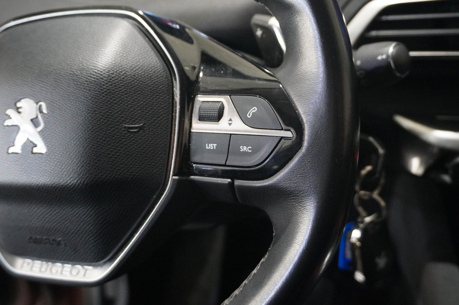 Fahrzeugabbildung Peugeot 3008 1.2 ALLURE NAVI/LED/VIRTU./SHZ/TEMP./NEBEL