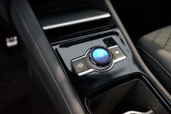 VW Tiguan 1.5 eTSI R-Line | Pano | HuD | AHK | 20" VW Tiguan 1.5 eTSI R-Line | Pano | HuD | AHK | 20"