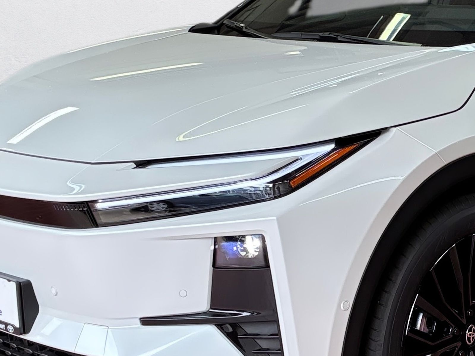 Fahrzeugabbildung Toyota C-HR+ Lounge 4x4 AWD 77KW, 360,Navi,SHZ,el.Heck