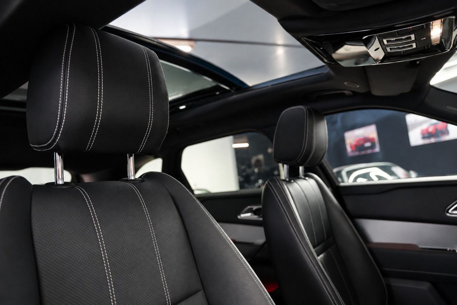 Fahrzeugabbildung Land Rover Range Rover Velar P400e *Panorama*Meridian*Kam