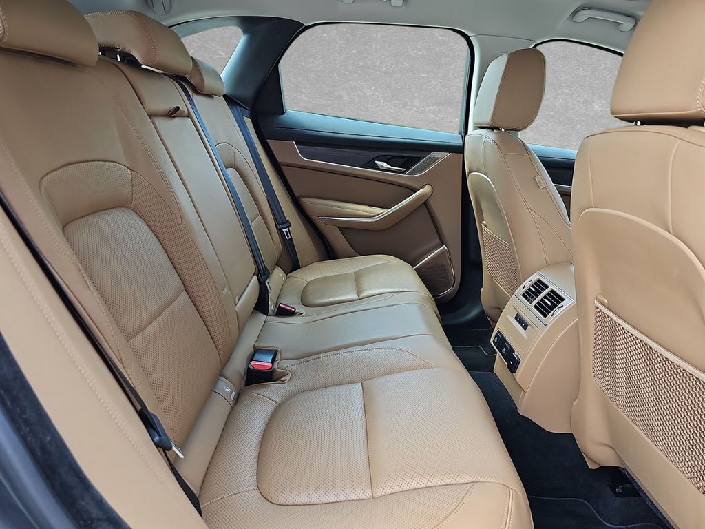 Jaguar F-Pace P400e AWD AHK MERIDIAN TOTWINKEL SHZ LED