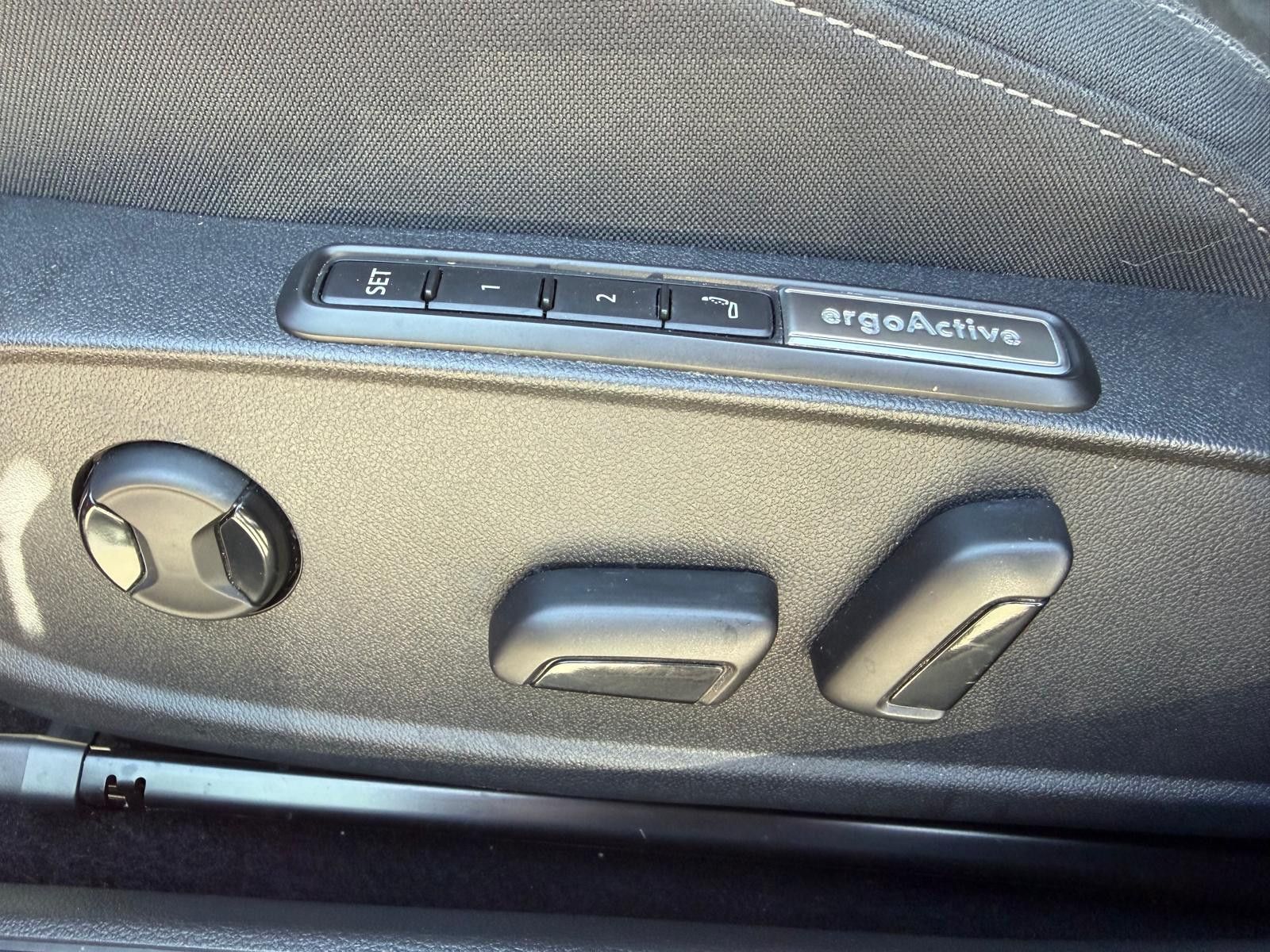 Fahrzeugabbildung Volkswagen Golf 1,5 eTSI Style >VIRTU+MEMO+LED+MASS+SHZ+ACC