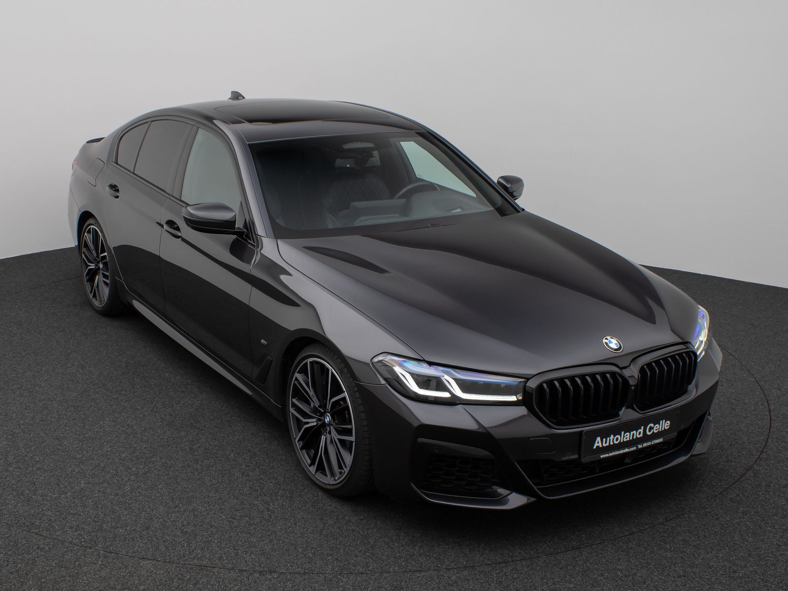 Fahrzeugabbildung BMW M550i xD Laser SoftClos 360°HUD DAB H/K DisplKey