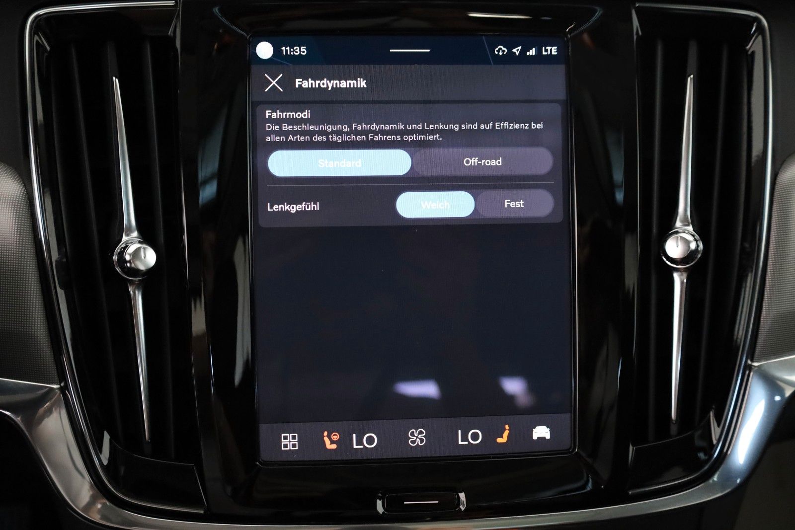 Fahrzeugabbildung Volvo V90 CC Ultimate AWD PanDach,HUD,ACC,Harman/K,AHK